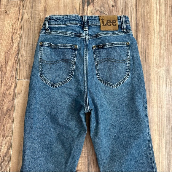 Vintage LEE Women's High Rise Flare Jeans Stretch Size: 24x33 (tag: 26) - Picture 4 of 7